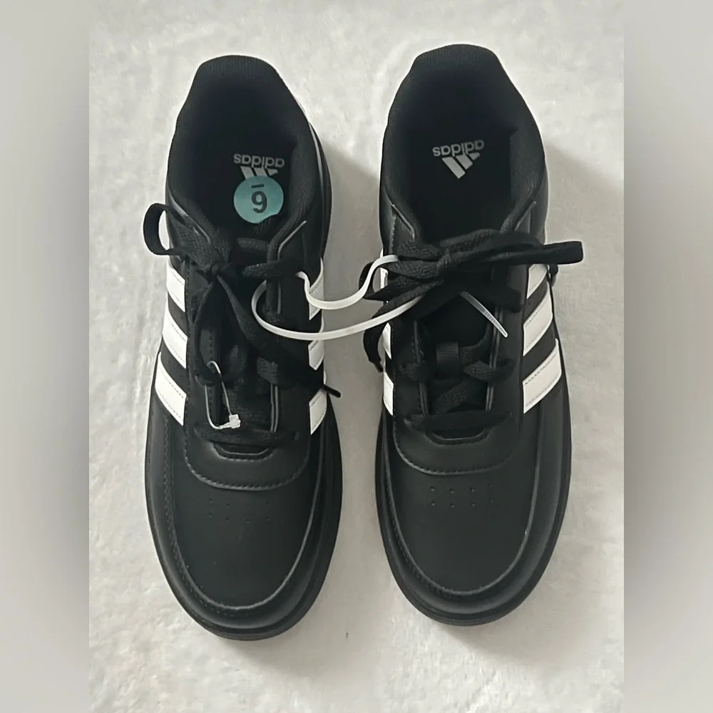 Adidas Men's Black and White Striped Sneakers, Size 6, Brand‎ New